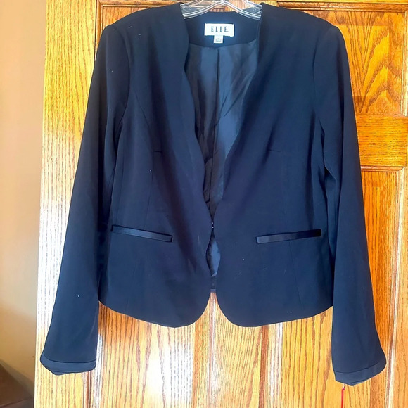 Elle Black Jacket - Picture 1 of 4